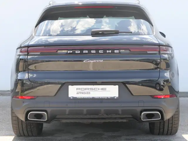 Porsche Cayenne view 8