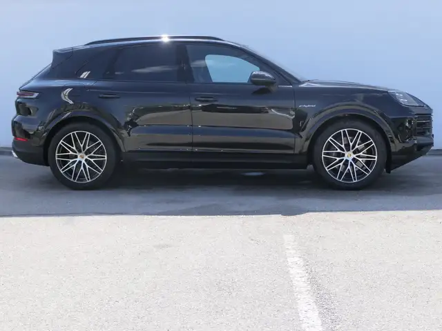 Porsche Cayenne view 4