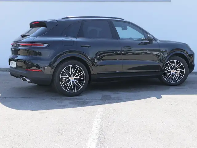Porsche Cayenne view 6
