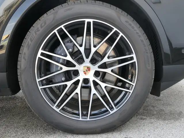 Porsche Cayenne view 10