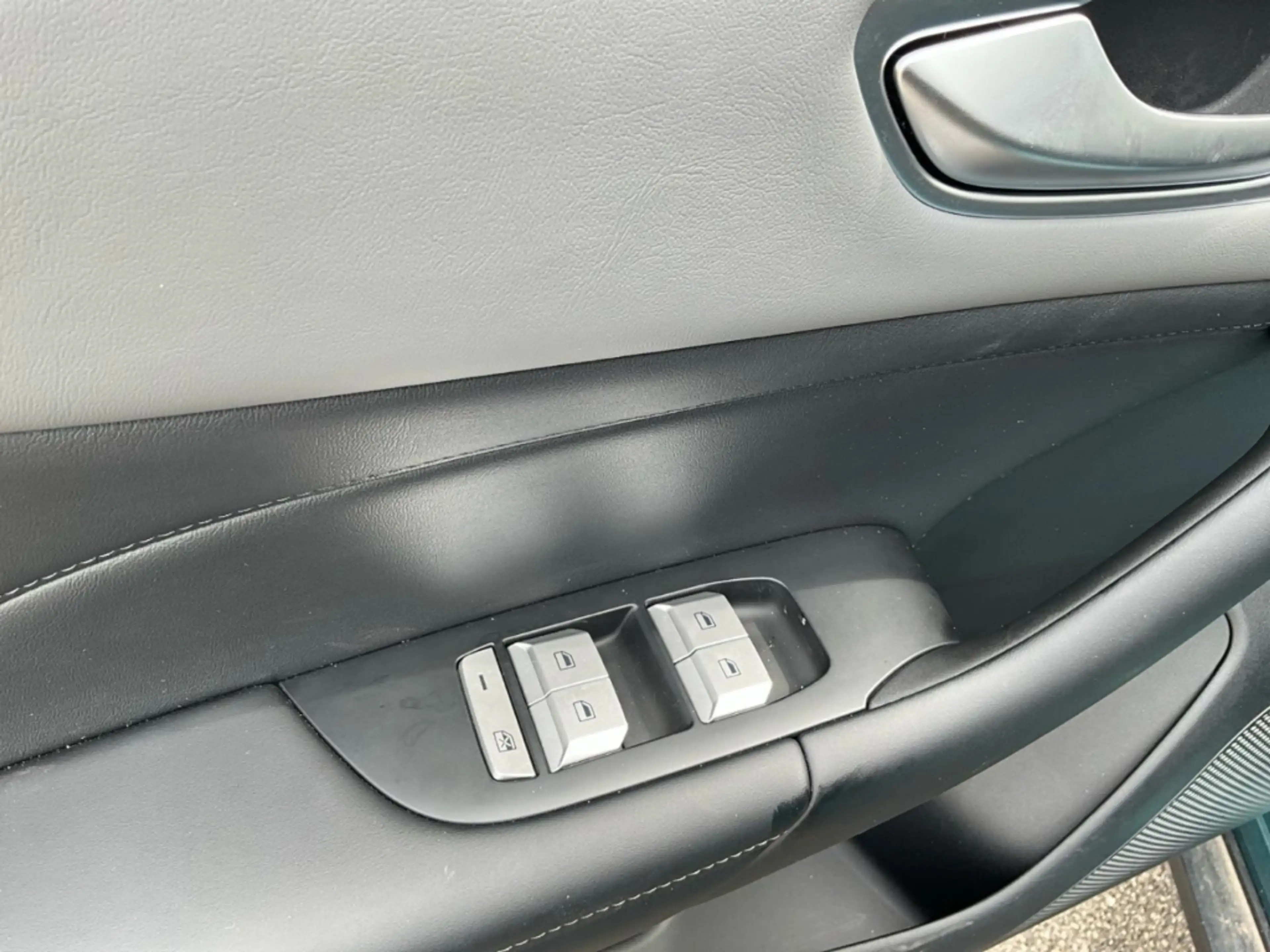 MG MG4 Premium 64 kWh LED Apple CarPlay Android Klimaauto — photo 13