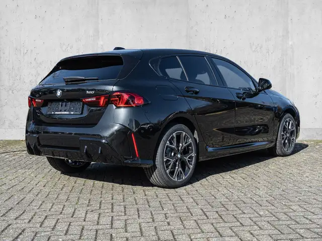 BMW 1 Series view 2