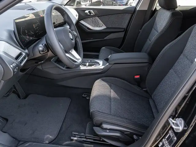 BMW 1 Series view 11
