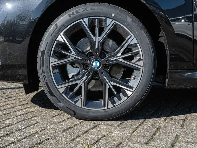 BMW 1 Series view 3