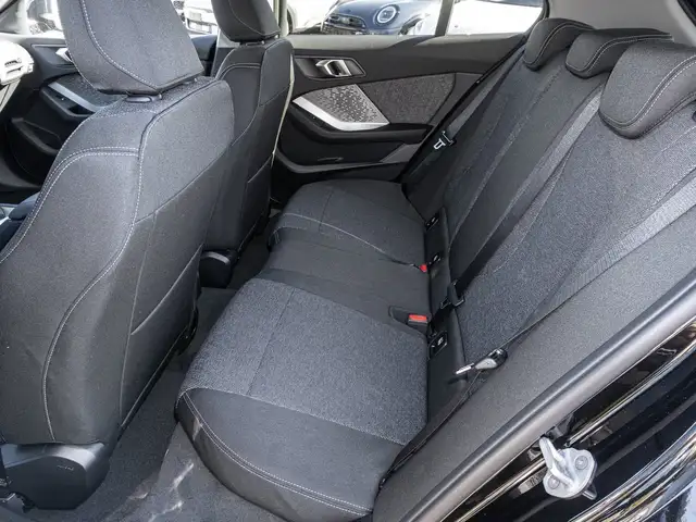BMW 1 Series view 13