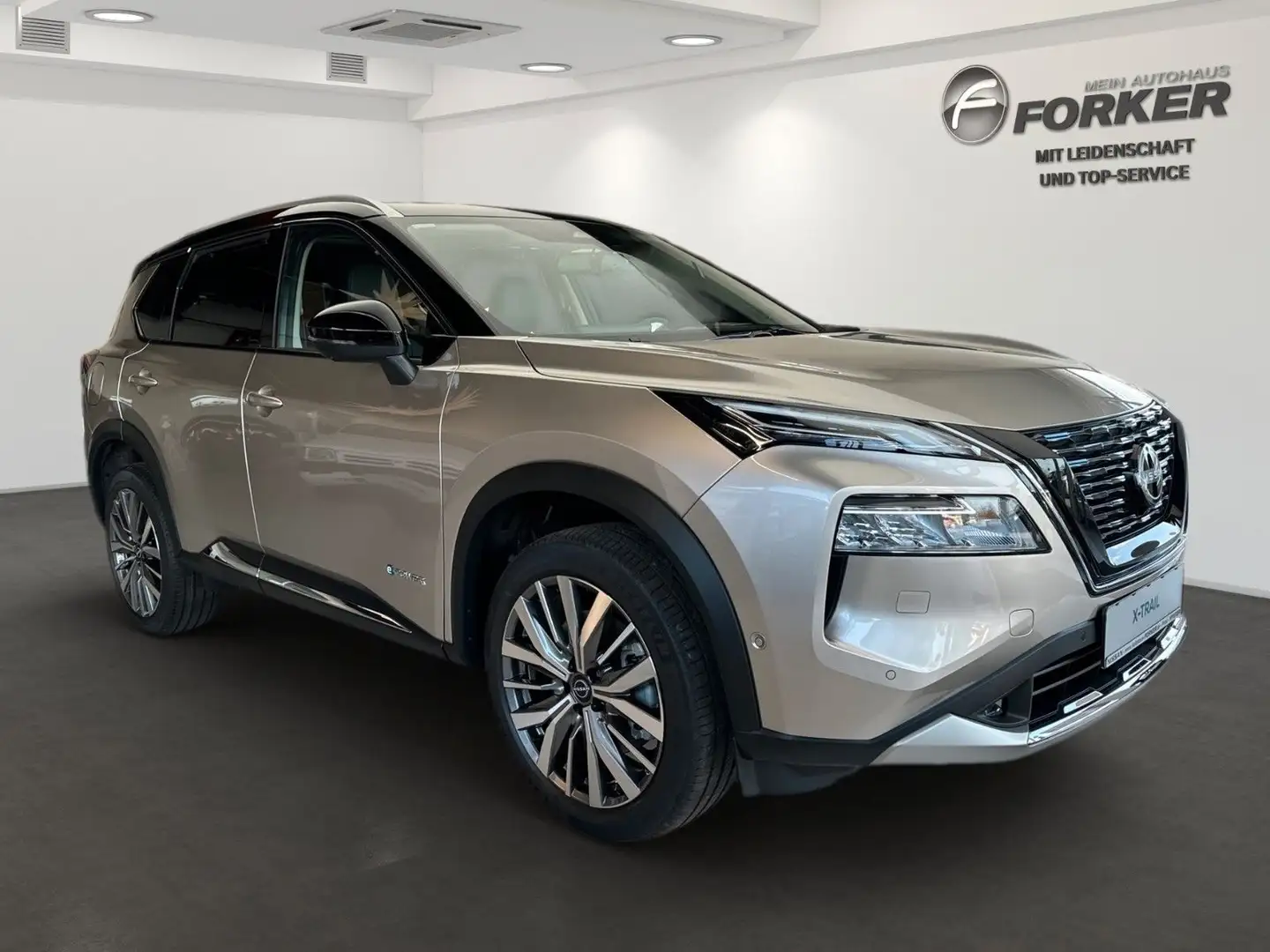 Nissan X-Trail Tekna+ 4x4 Leder 20" Bose LED Navi Pano Silber - 2