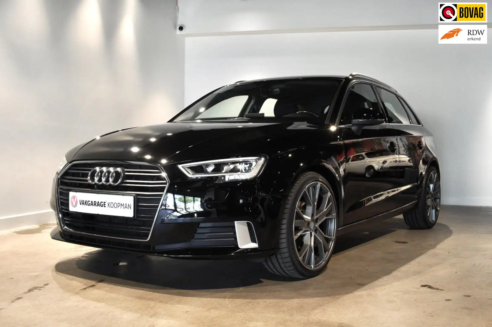 Audi A3 Sportback 30 TFSI Advance Zwart - 1