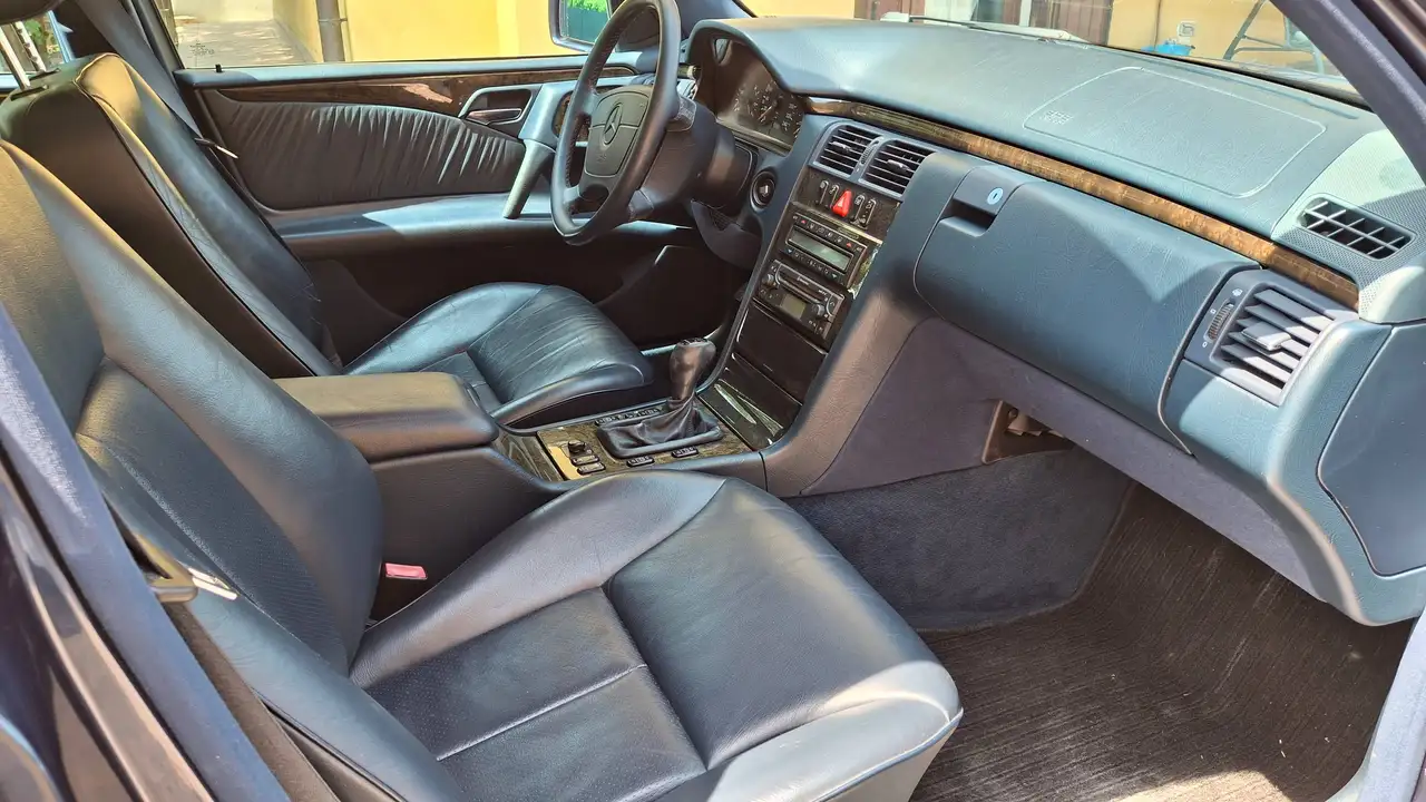 Mercedes-Benz E 200 Avantgarde, foto 3