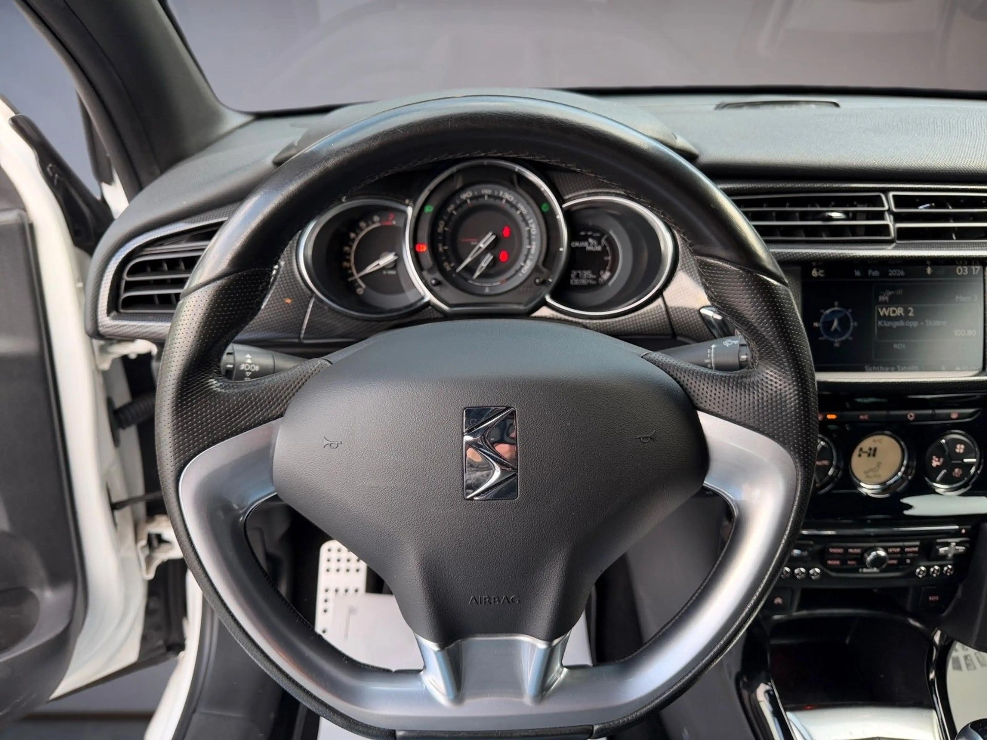 Citroen DS3 1.6 SportChic Facelift LED Navi Alcantara — photo 8
