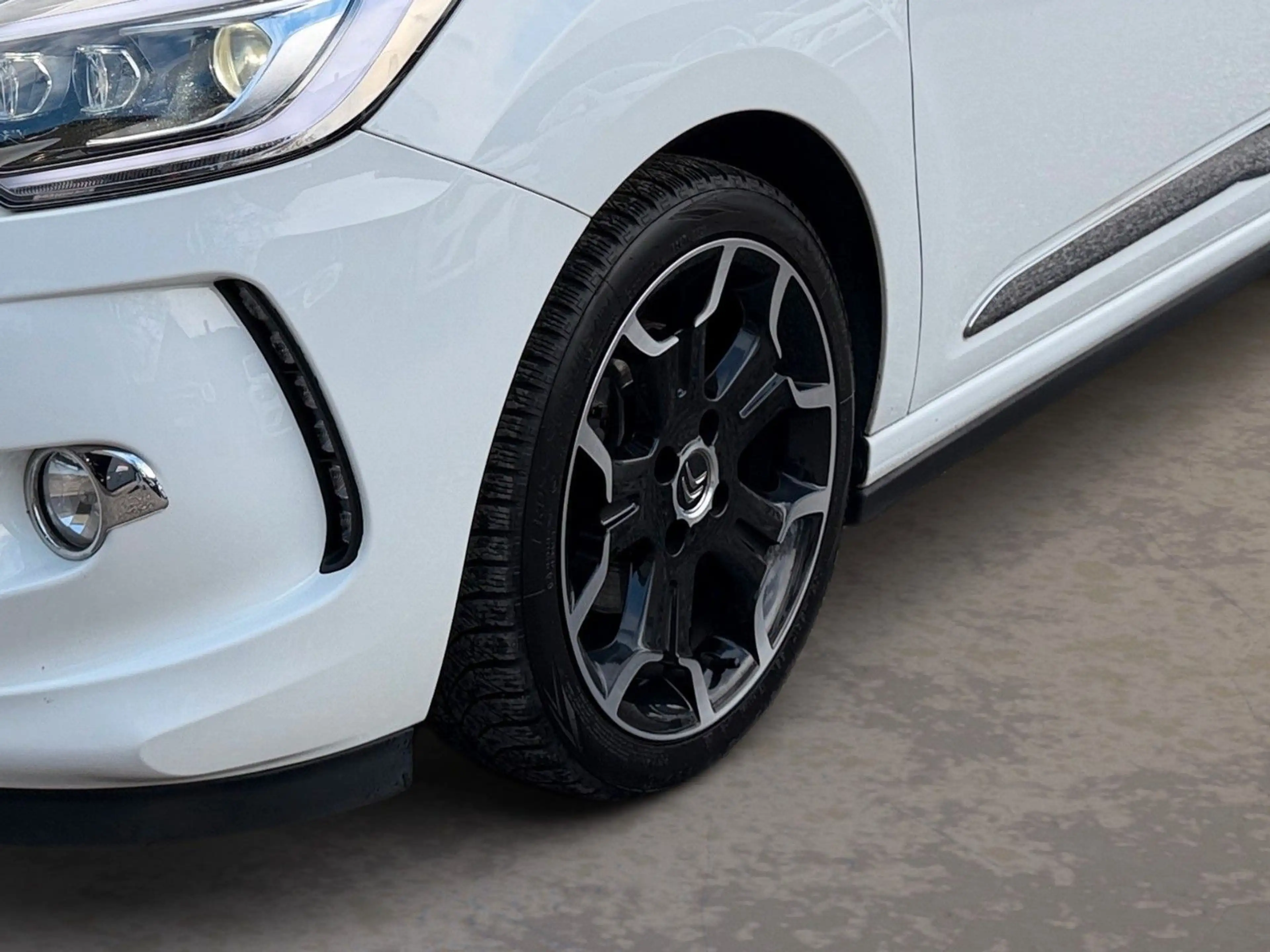 Citroen DS3 1.6 SportChic Facelift LED Navi Alcantara — photo 6
