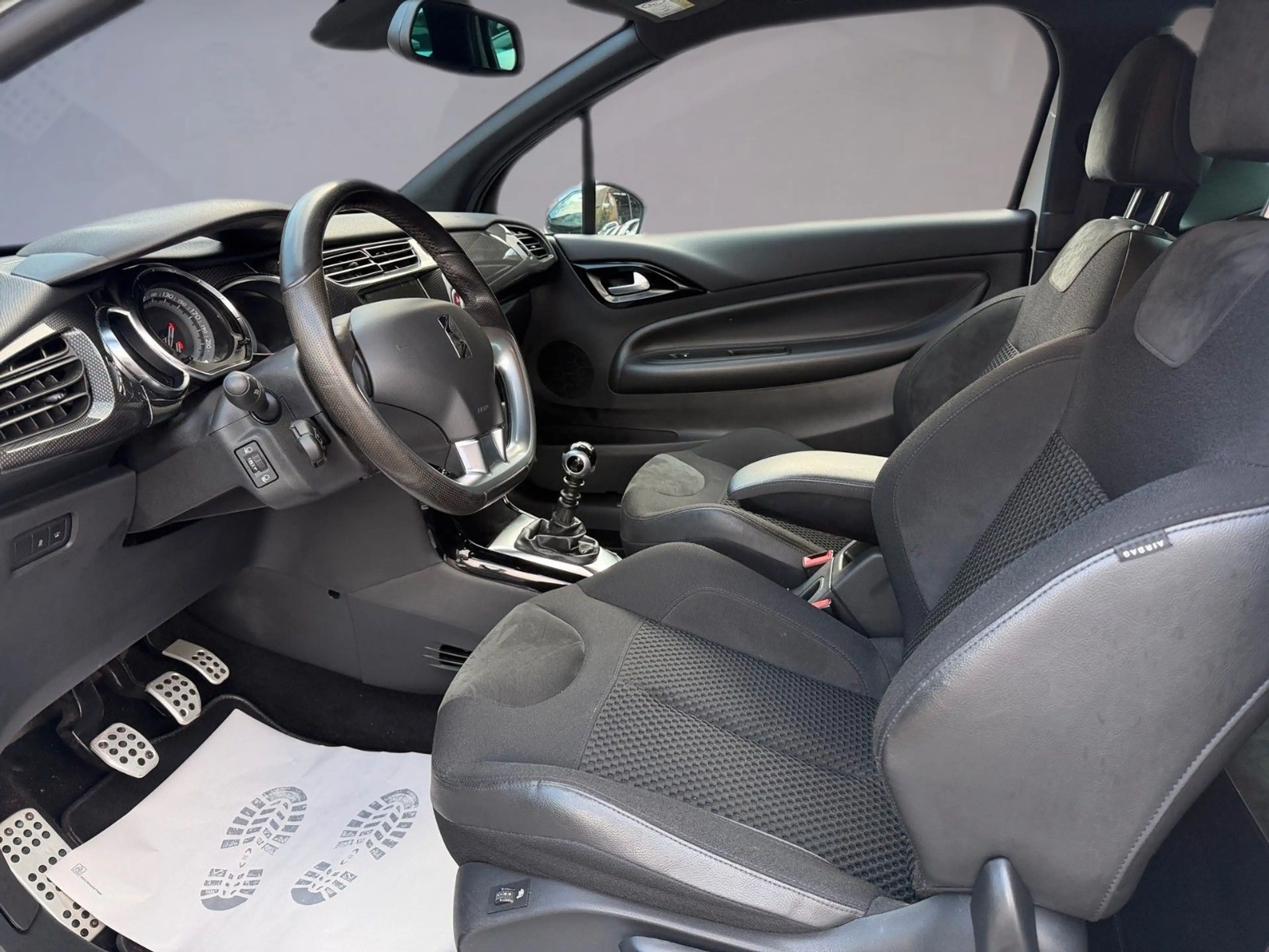 Citroen DS3 1.6 SportChic Facelift LED Navi Alcantara — photo 7