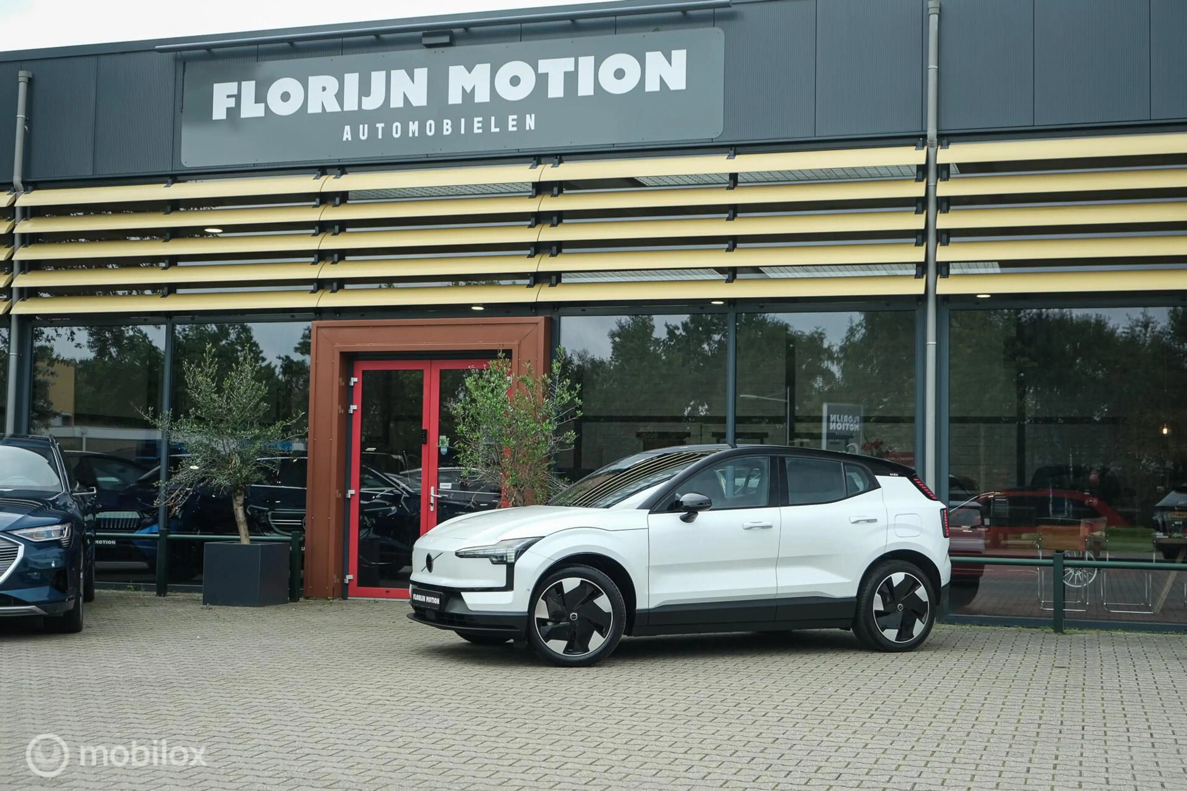 Volvo EX30 Single Motor Extended Range Ultra 69 kWh | SOH 98% — photo 3
