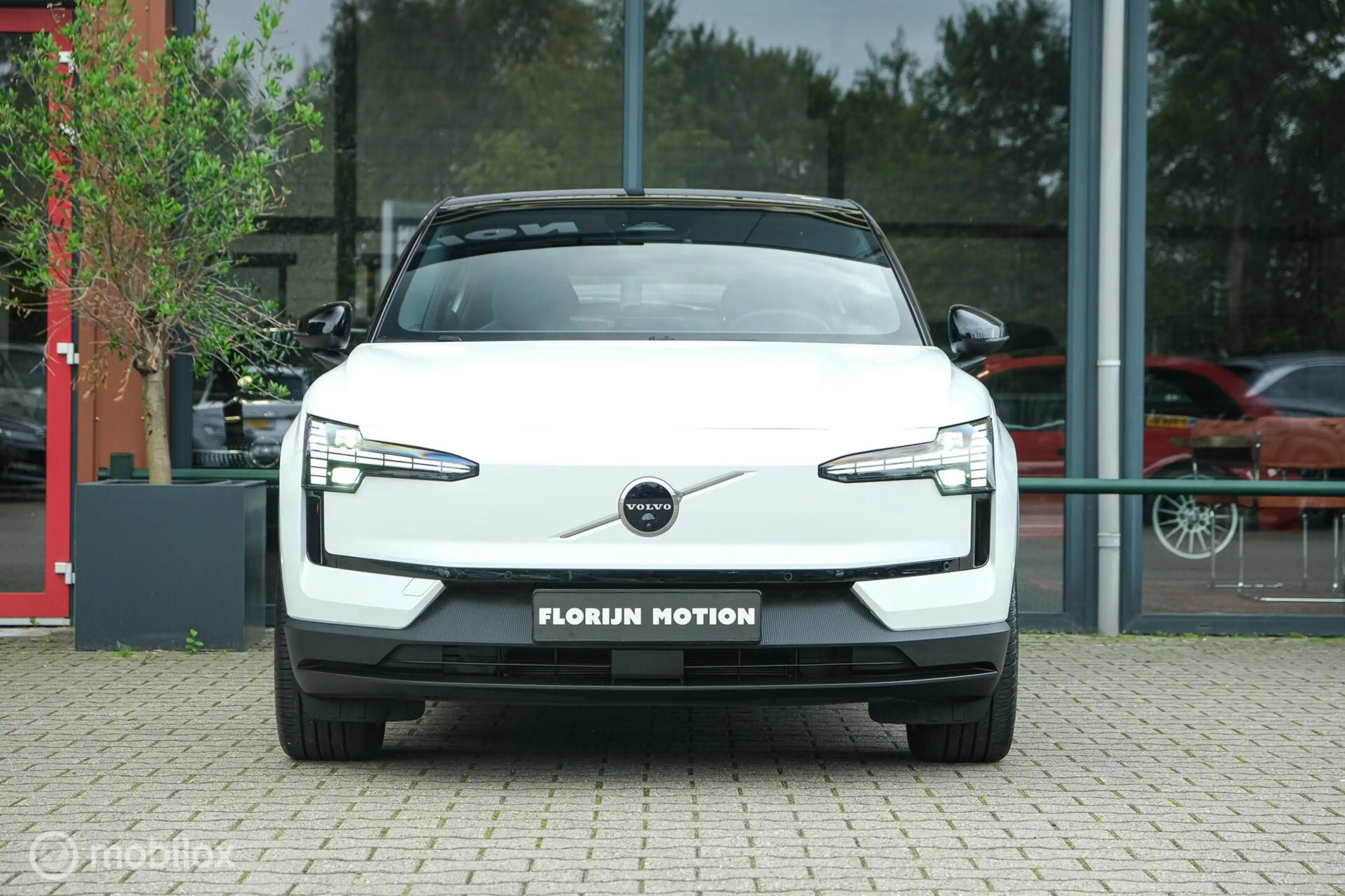 Volvo EX30 Single Motor Extended Range Ultra 69 kWh | SOH 98% — photo 7