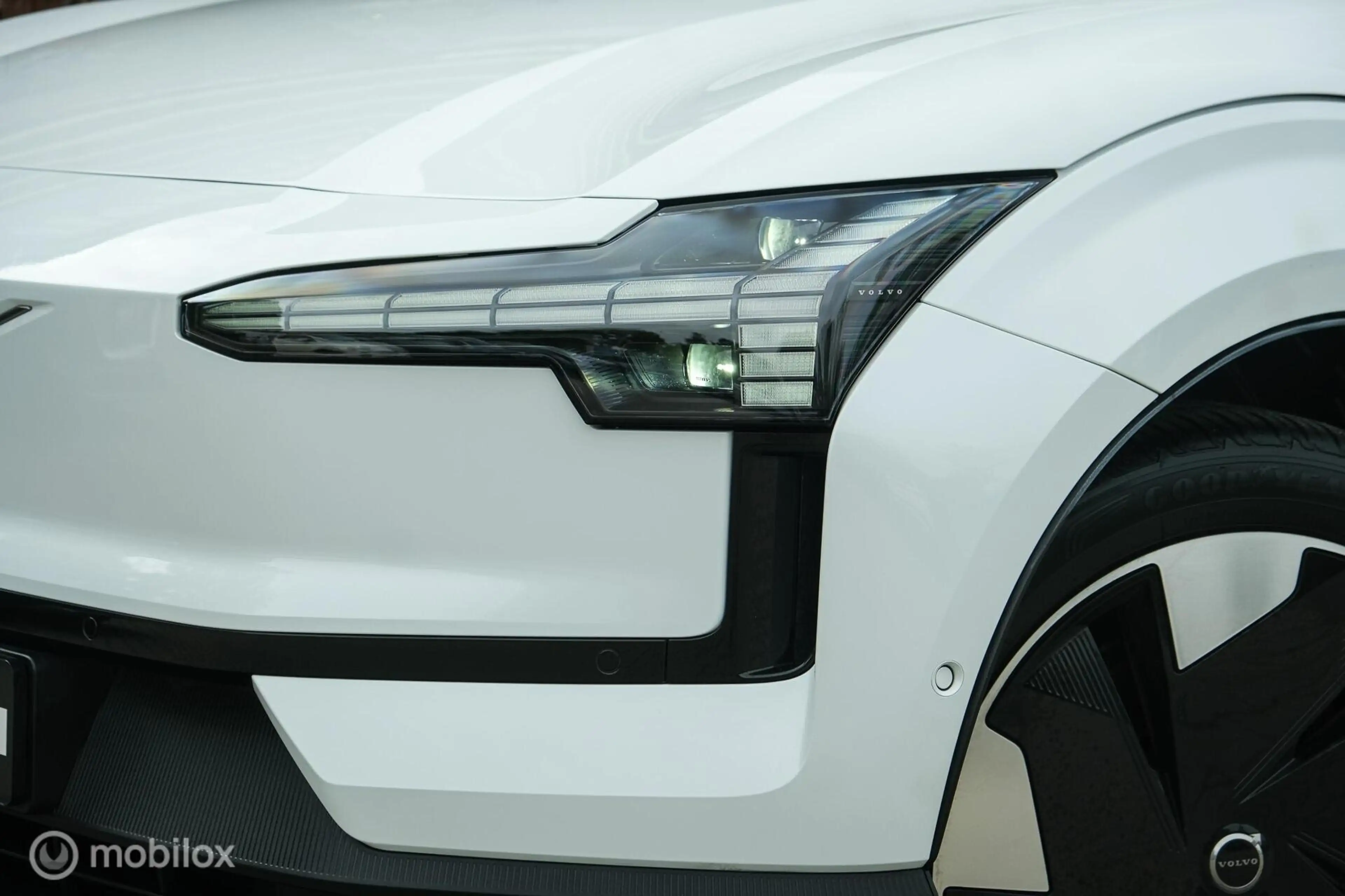 Volvo EX30 Single Motor Extended Range Ultra 69 kWh | SOH 98% — photo 13