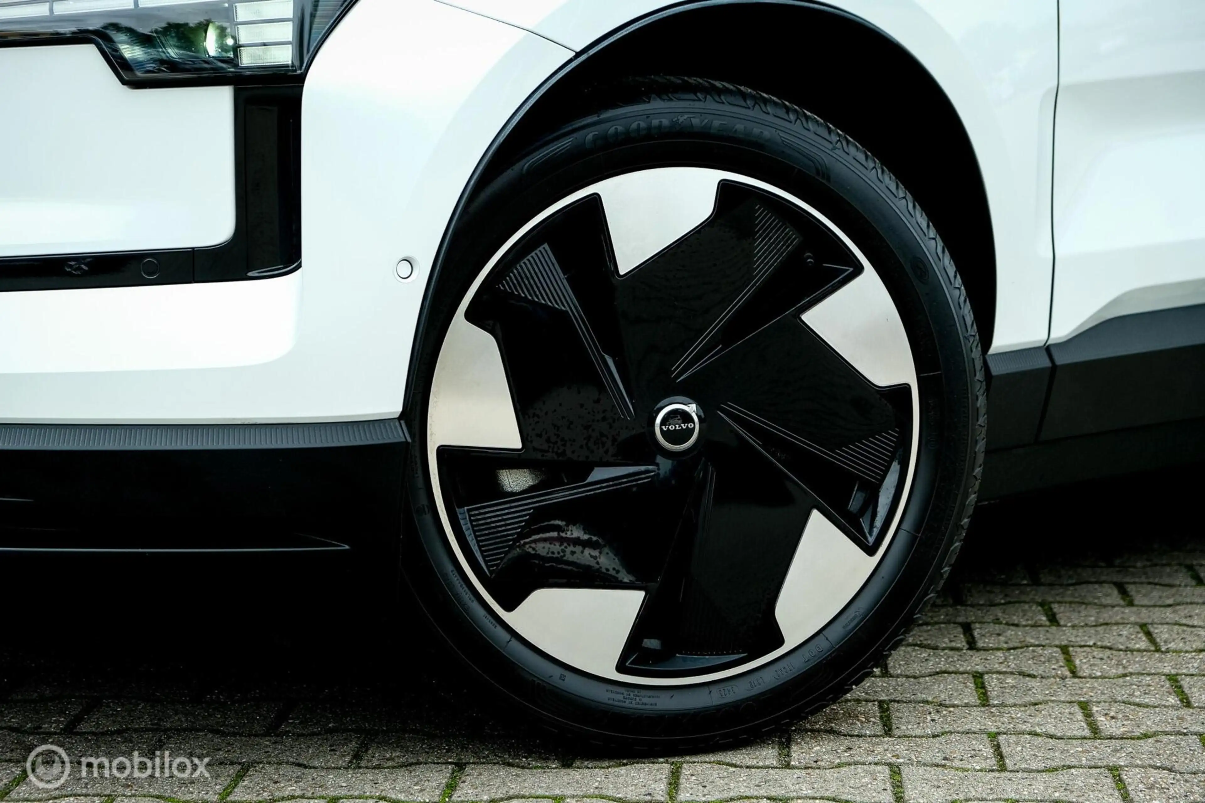 Volvo EX30 Single Motor Extended Range Ultra 69 kWh | SOH 98% — photo 15
