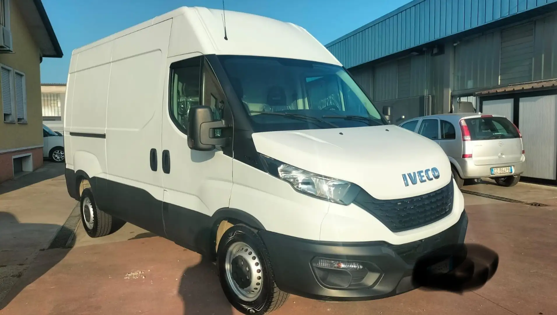 Iveco Daily 35S12 -PARI AL NUOVO Bianco - 2