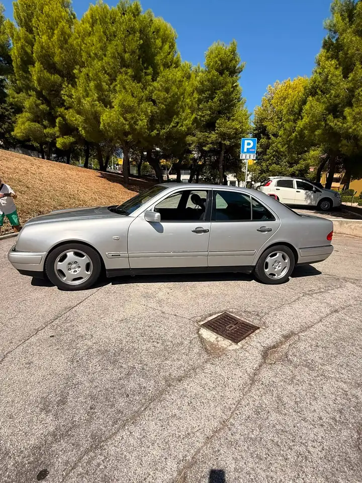 Mercedes-Benz E 200 Classe E - W210 Berlina Avantgarde, foto 1