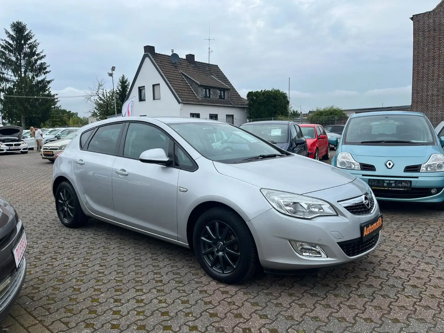 Opel Astra J Lim.5-trg.Design Edition. AUTOMATIK+88KM Argento - 2