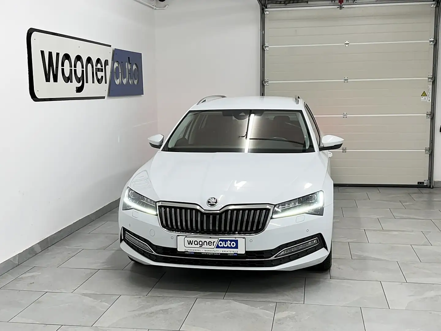 Skoda Superb Kombi 2,0 TDI Style DSG.Matrix LED/ACC/Navi/AHK... Weiß - 1