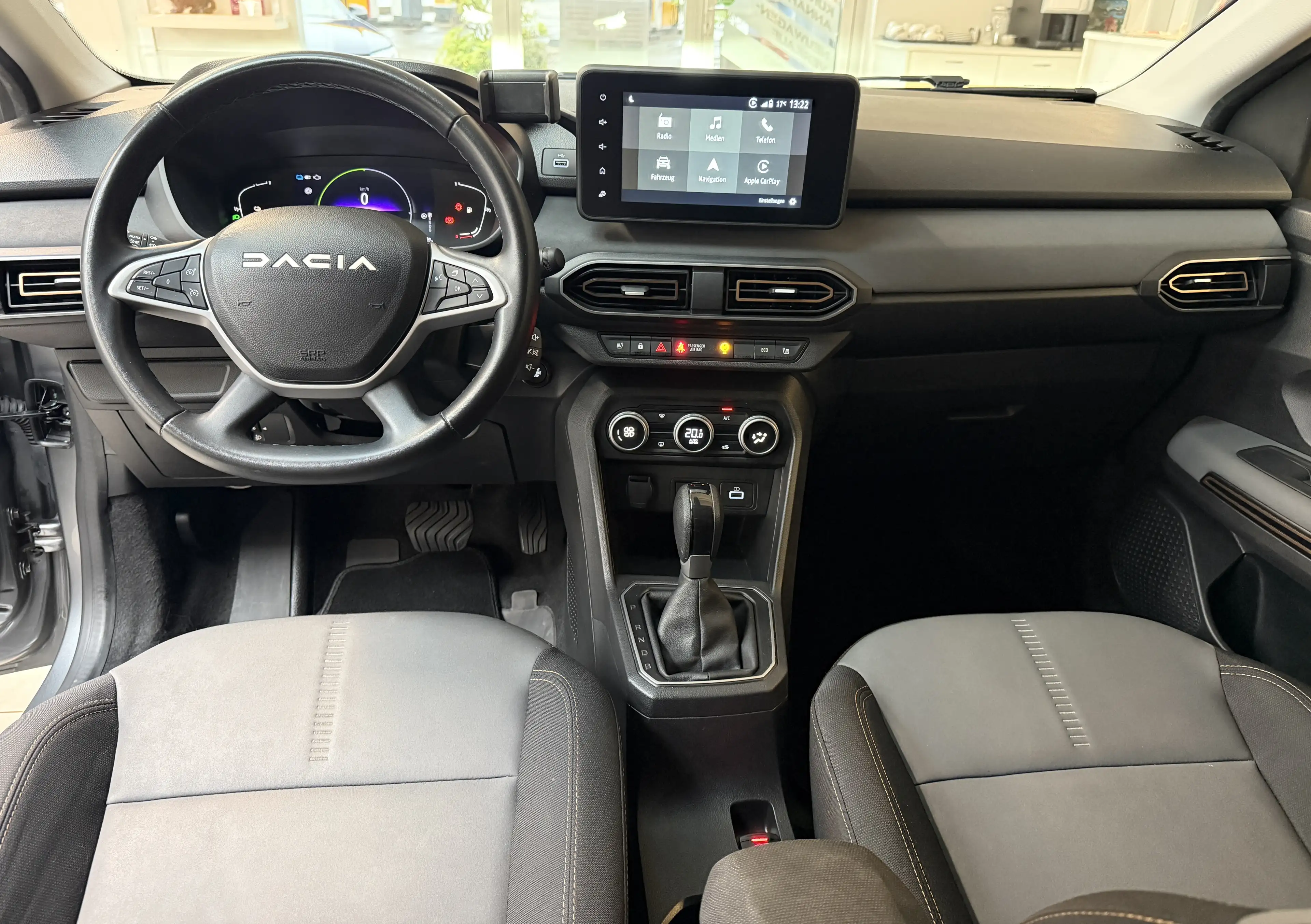 Dacia Jogger Extreme Automatik 7-Sitzer Kamera Navi Sitzheizung — photo 11
