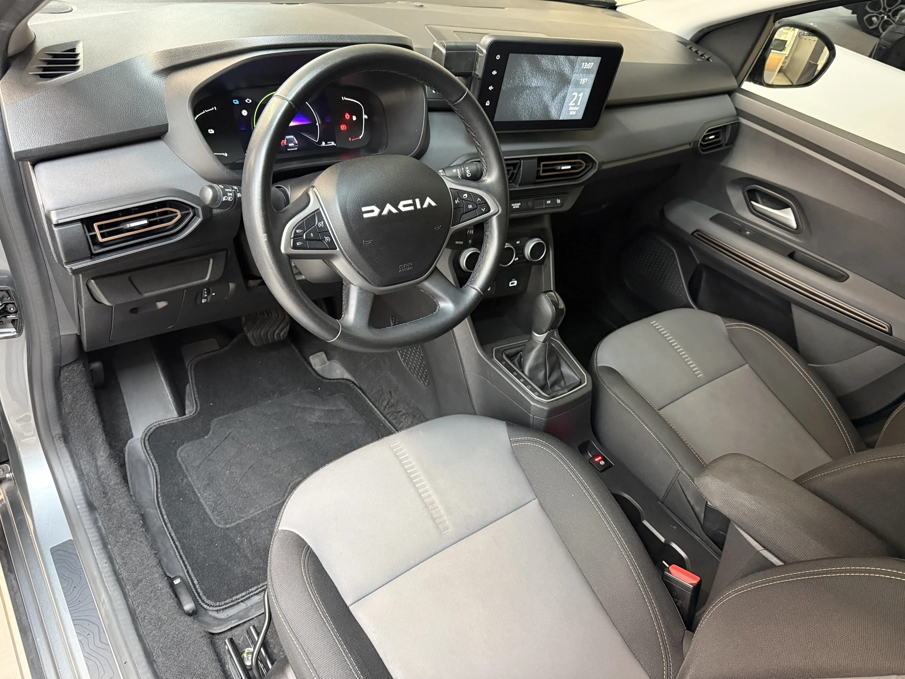 Dacia Jogger Extreme Automatik 7-Sitzer Kamera Navi Sitzheizung — photo 6