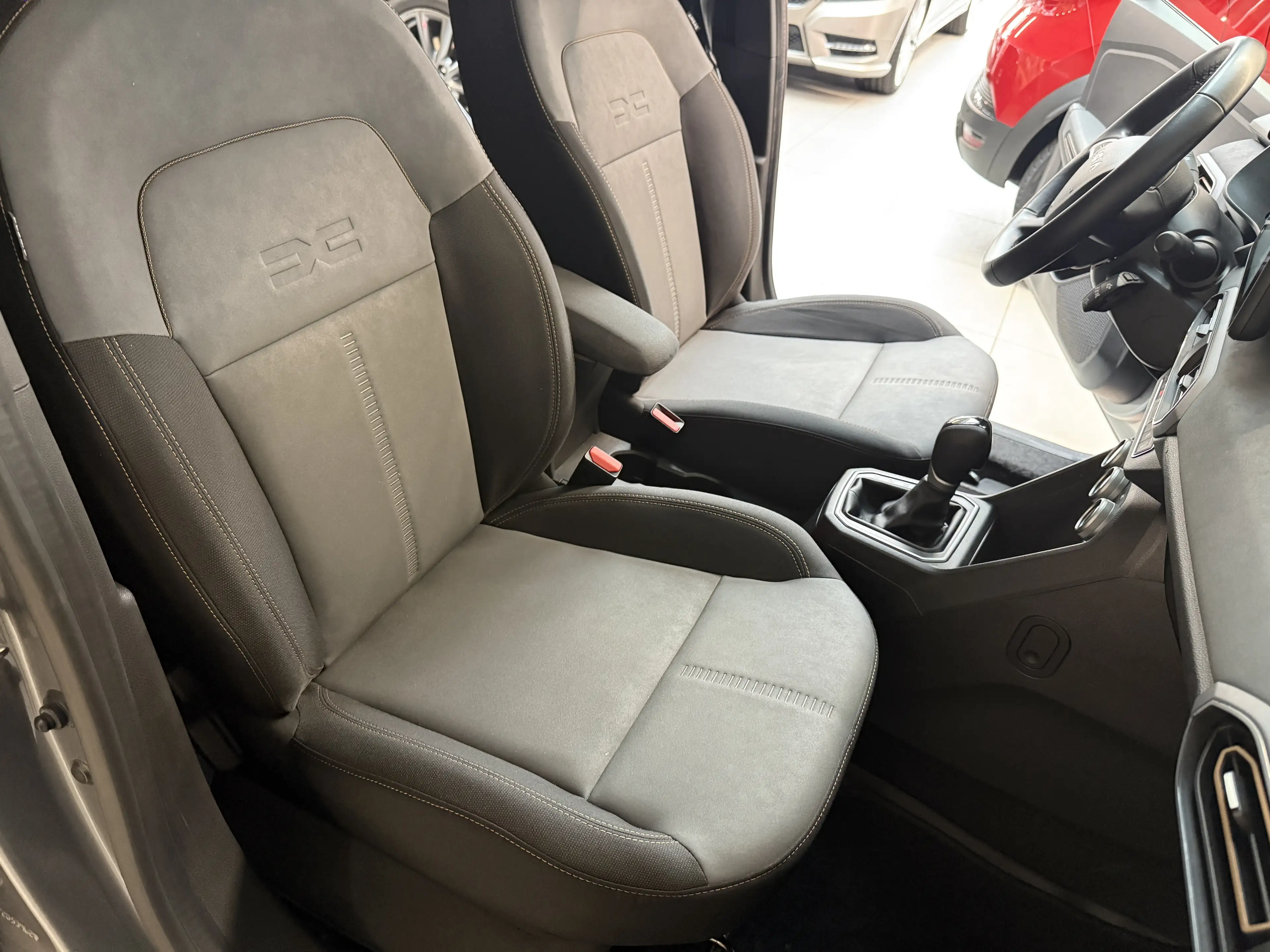 Dacia Jogger Extreme Automatik 7-Sitzer Kamera Navi Sitzheizung — photo 8
