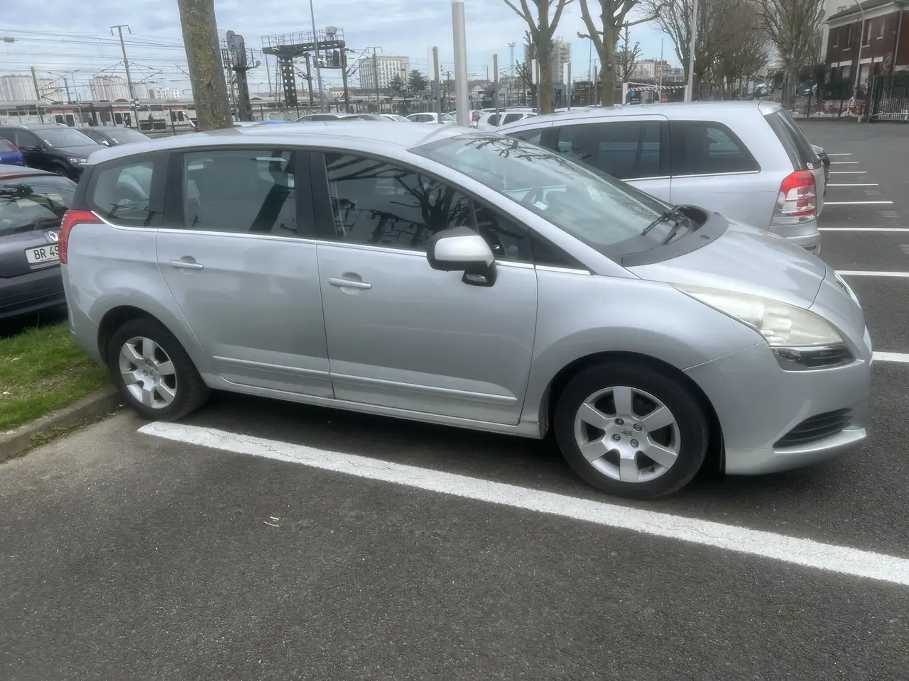 Peugeot 5008 1.6 HDi 110ch FAP BMP6 BLUE LION Busines