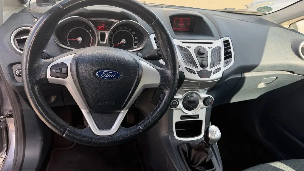 2012 Ford Fiesta Titanium  Style Paket 3 SHZ PDC MFL ALU, photograph 12