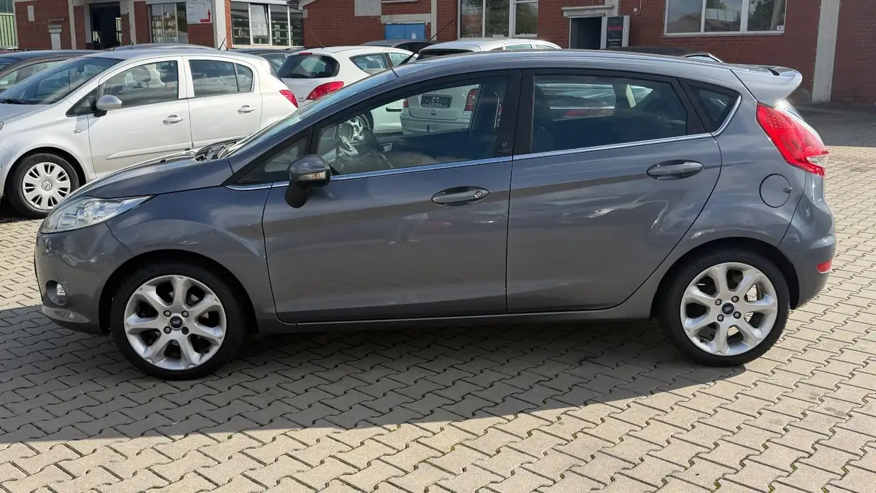 2012 Ford Fiesta Titanium  Style Paket 3 SHZ PDC MFL ALU, photograph 3