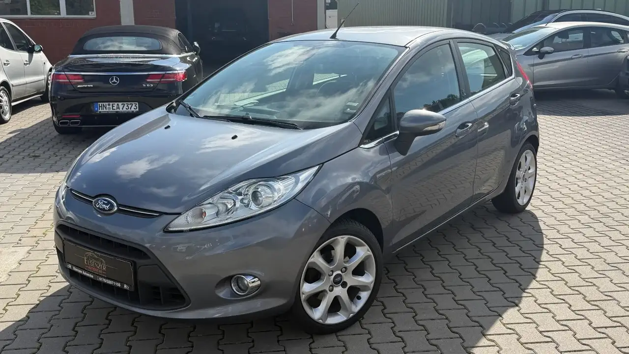 2012 Ford Fiesta Titanium  Style Paket 3 SHZ PDC MFL ALU, photograph 2