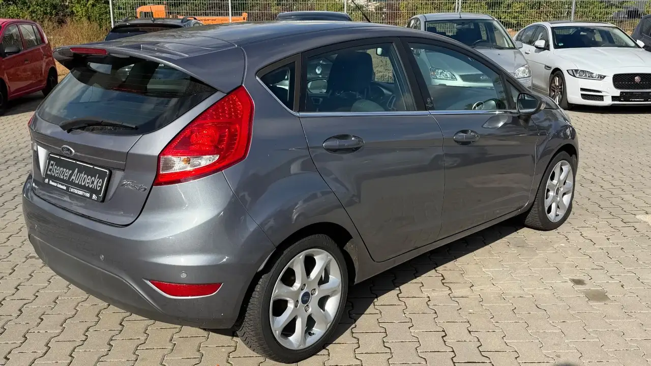 2012 Ford Fiesta Titanium  Style Paket 3 SHZ PDC MFL ALU, photograph 5