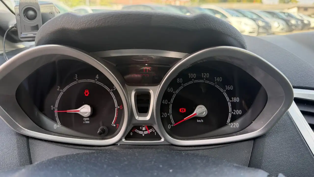 2012 Ford Fiesta Titanium  Style Paket 3 SHZ PDC MFL ALU, photograph 11