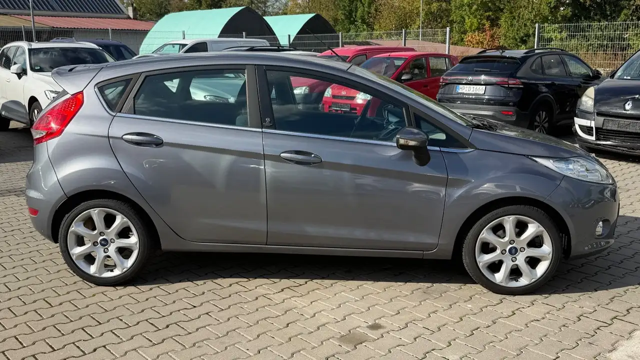 2012 Ford Fiesta Titanium  Style Paket 3 SHZ PDC MFL ALU, photograph 4