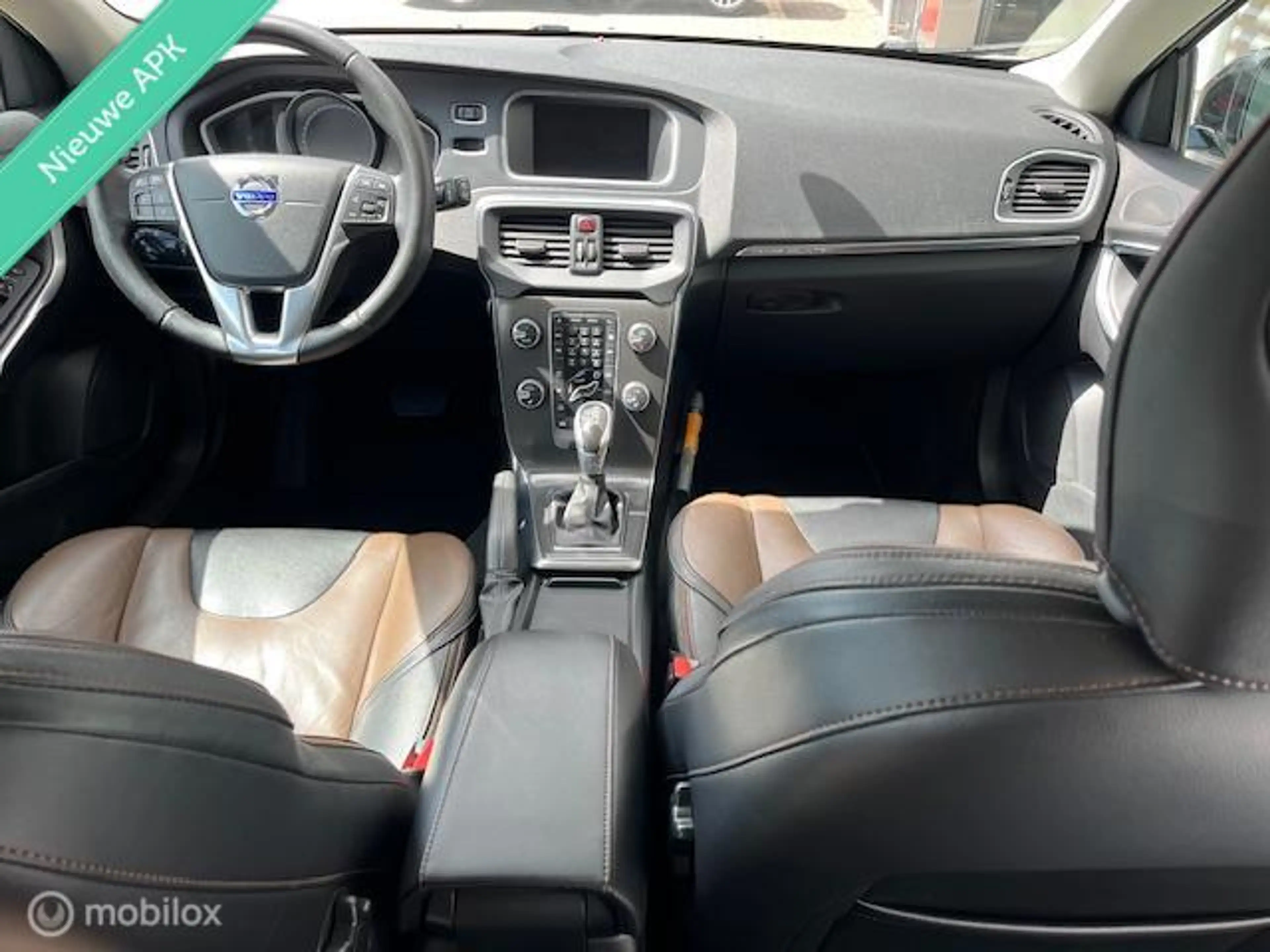 Volvo V40 Cross Country 2.0 D2 Summum — photo 12