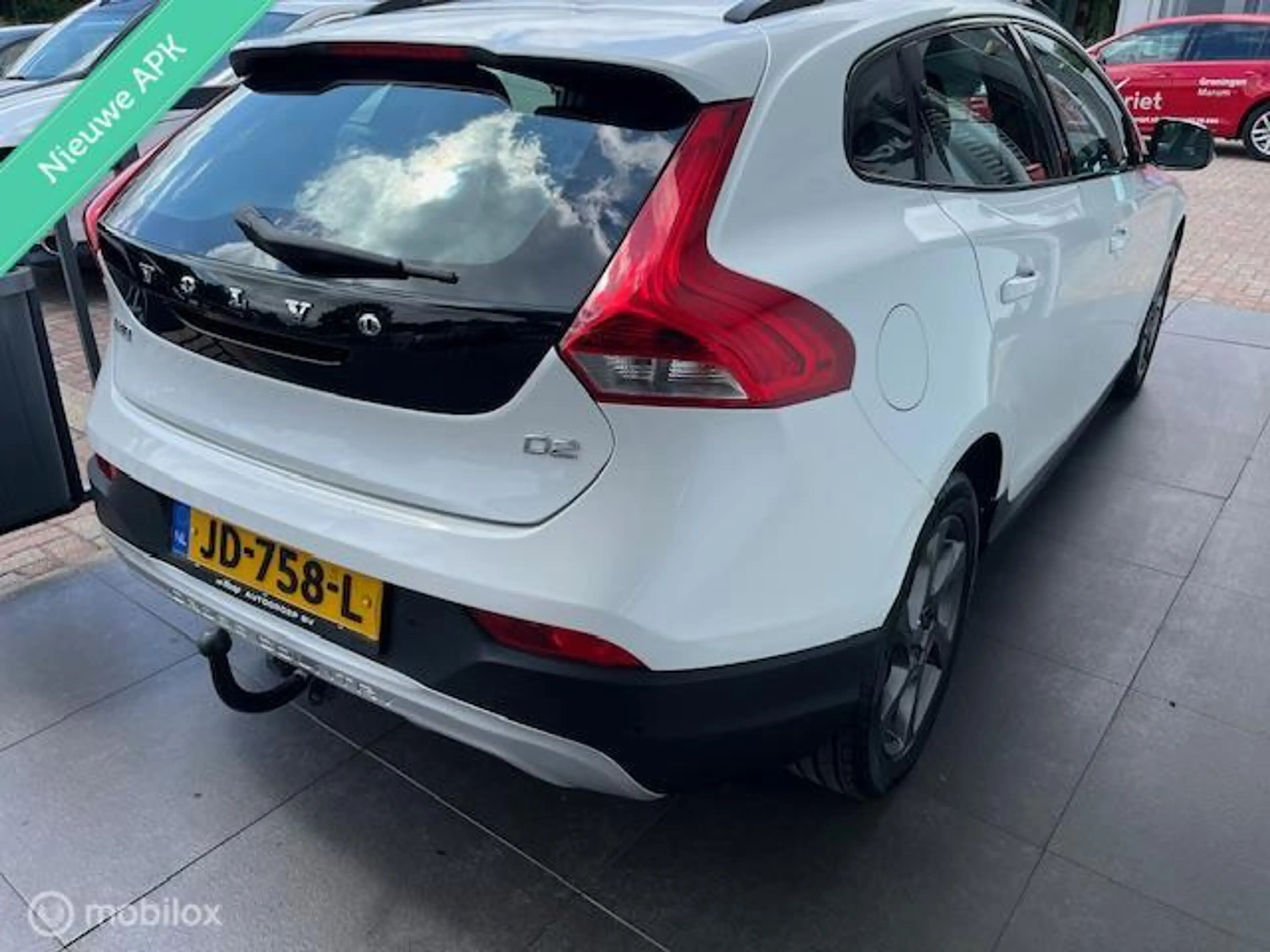 Volvo V40 Cross Country 2.0 D2 Summum — photo 4