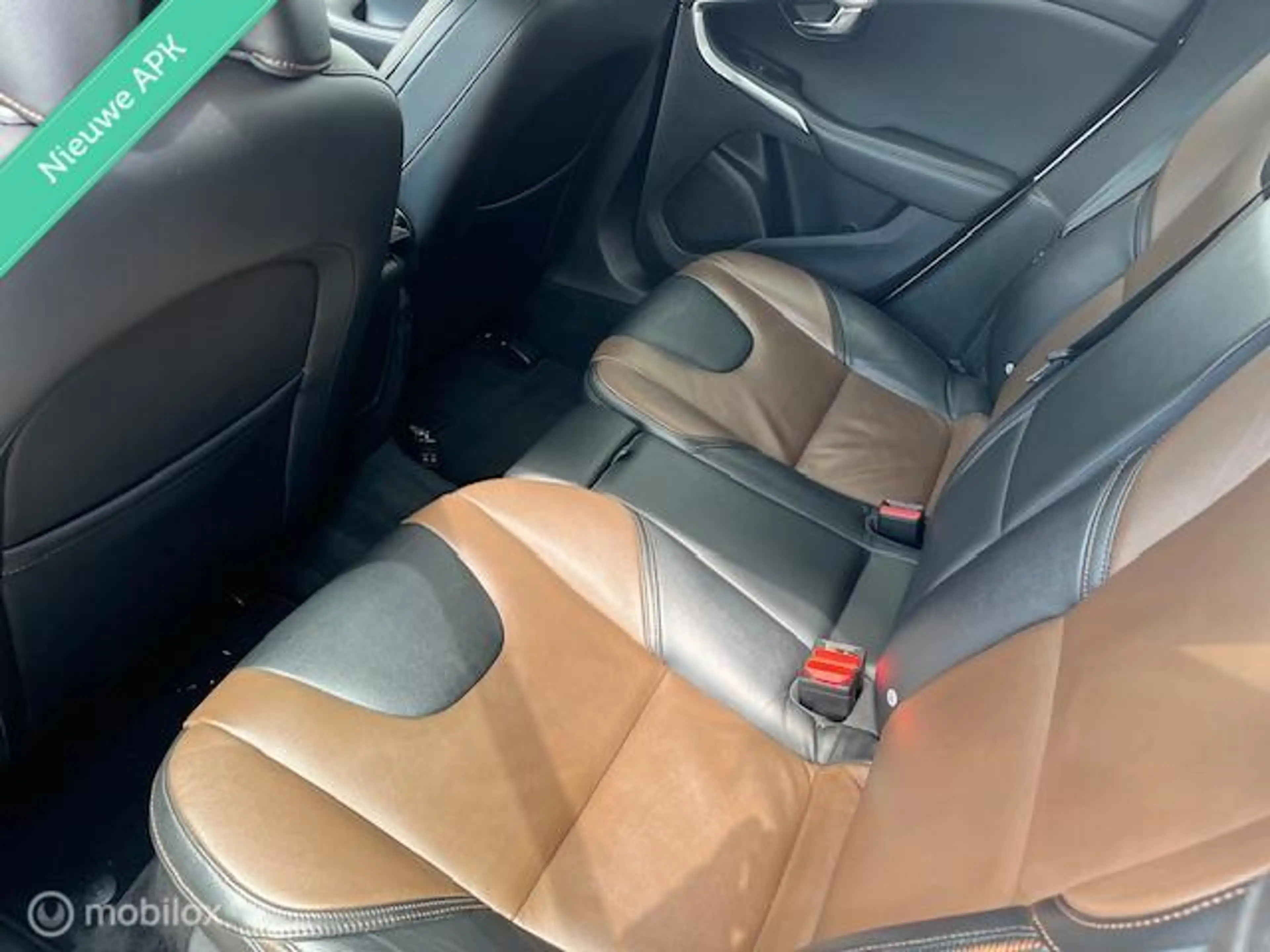 Volvo V40 Cross Country 2.0 D2 Summum — photo 11
