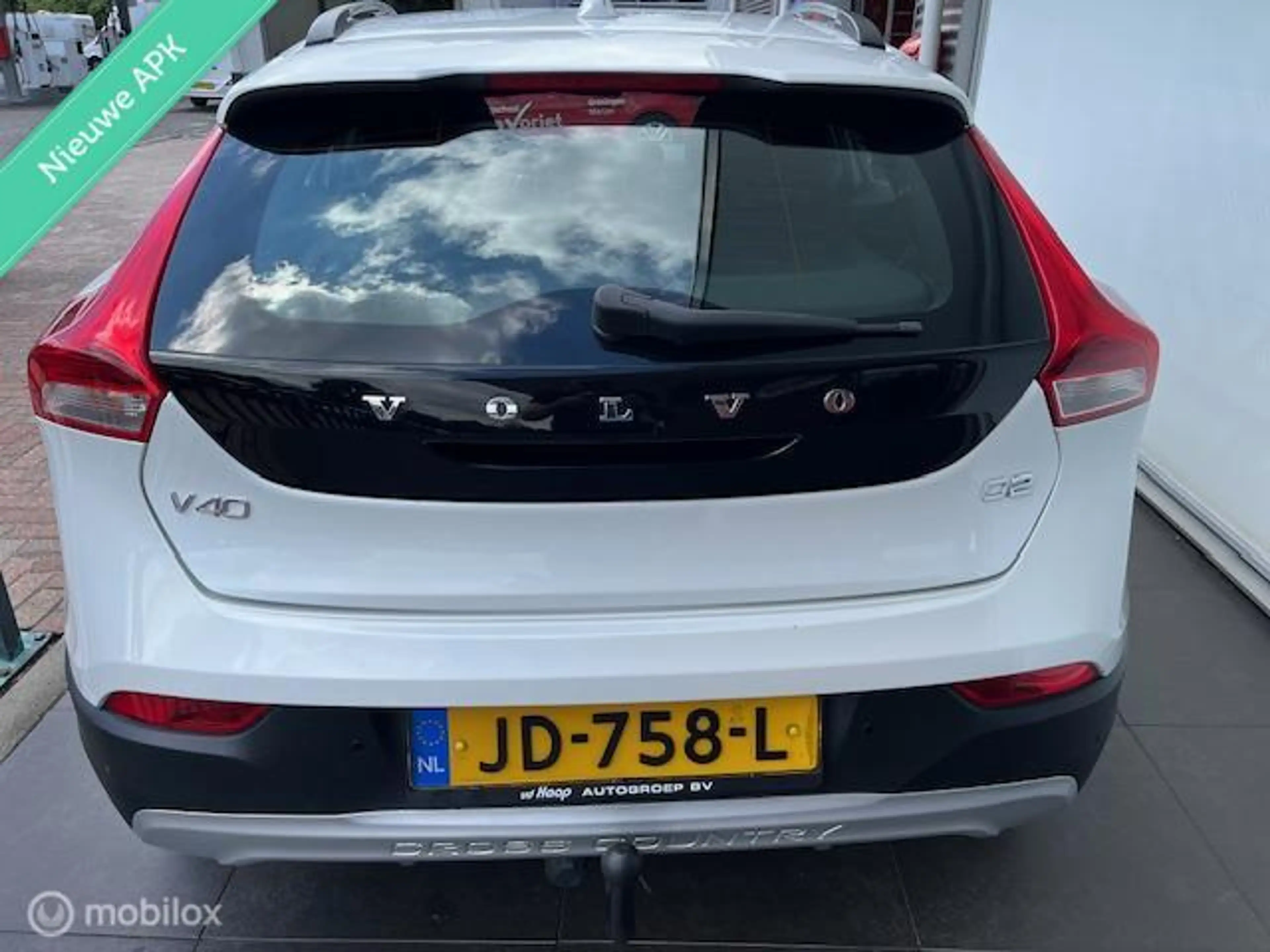 Volvo V40 Cross Country 2.0 D2 Summum — photo 6