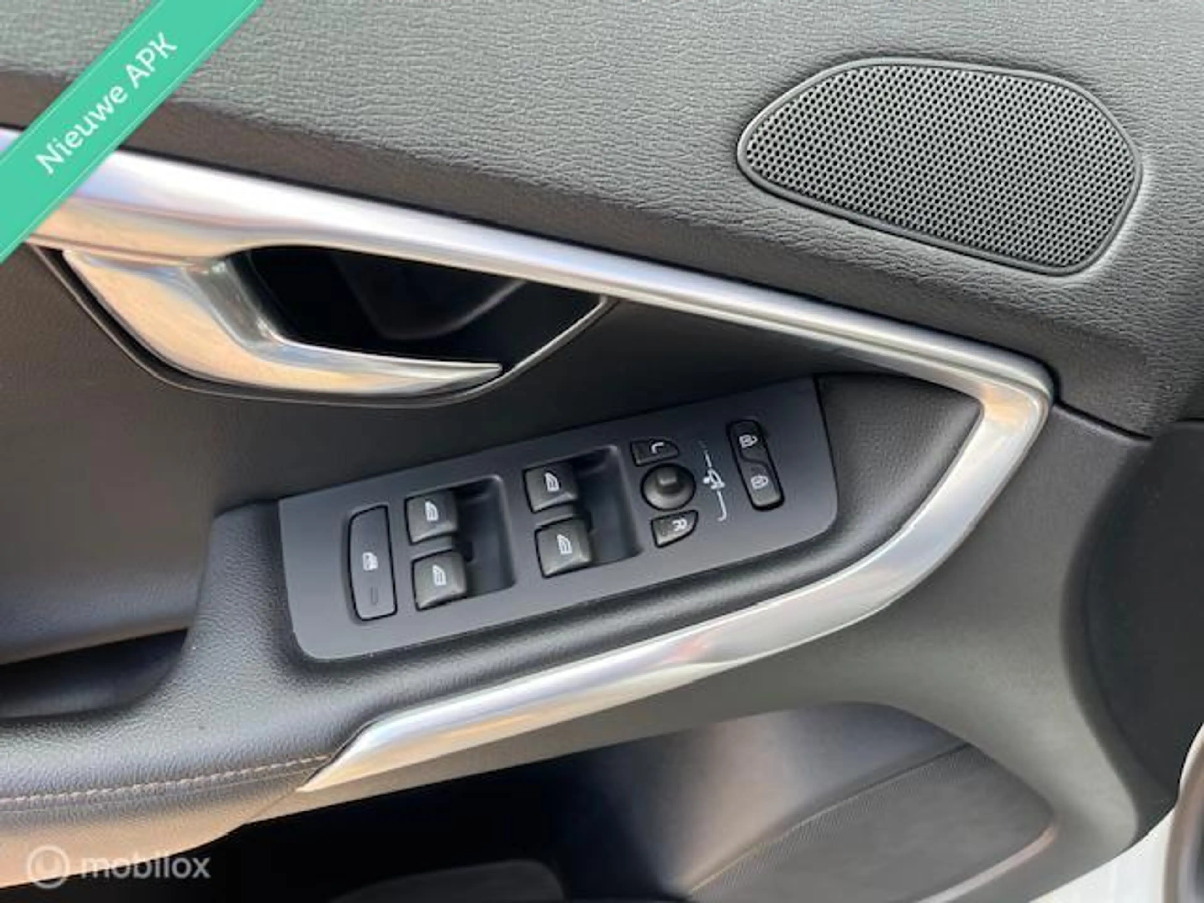 Volvo V40 Cross Country 2.0 D2 Summum — photo 13