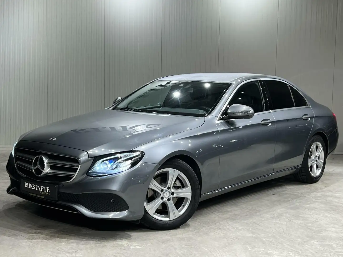 Mercedes-Benz E 220 d Prestige Plus|SFEERV.|CAMERA|VIRTUAL Grijs - 2