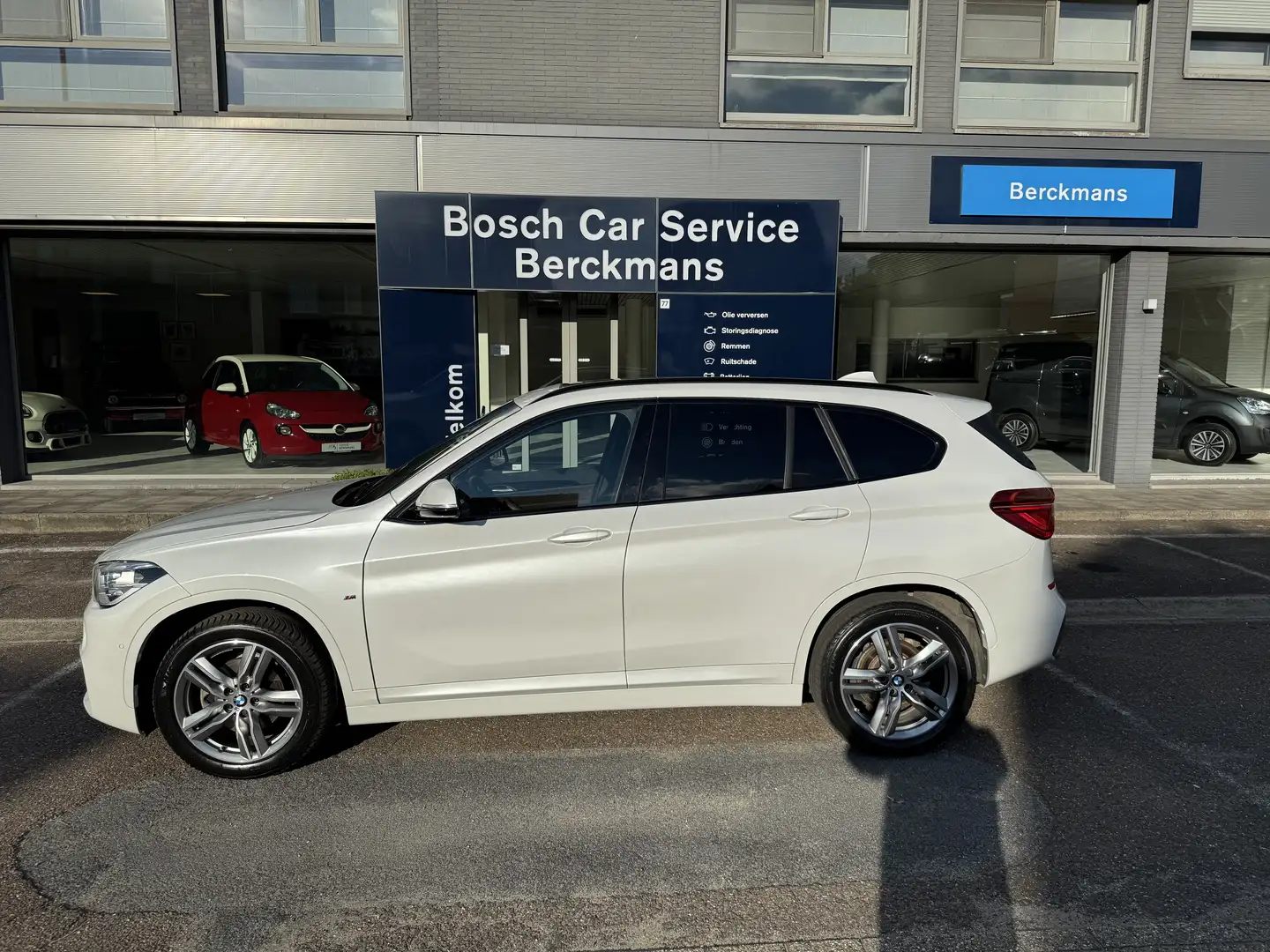 BMW X1 1.5 Benz + M-Pack + Vele opties + HANDGESCHAKELD Weiß - 1