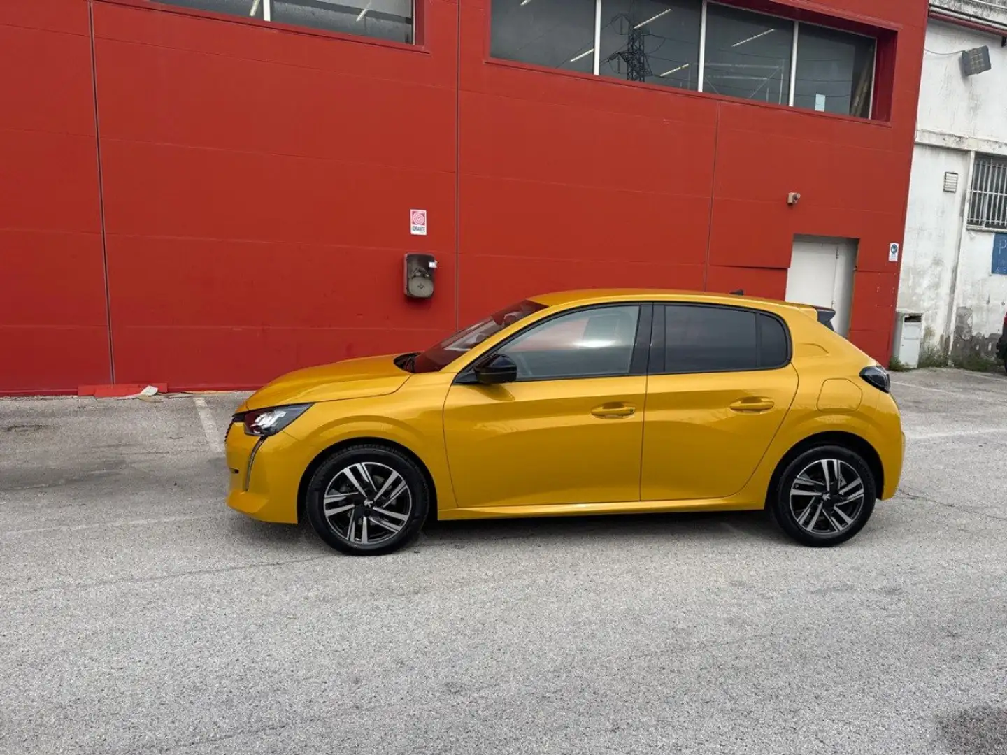 Peugeot 208 Allure Pack PureTech 100 S/S Giallo - 2