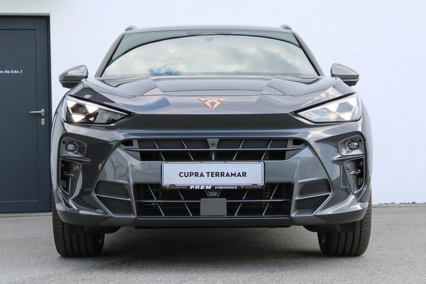 CUPRA Terramar 1.5 e-TSI 150 PS DSG mit megavielen Extras! Grau - 1
