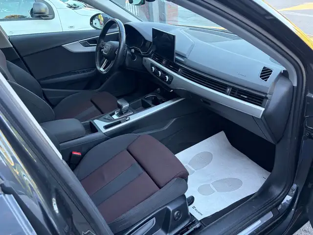 Audi A4 view 11