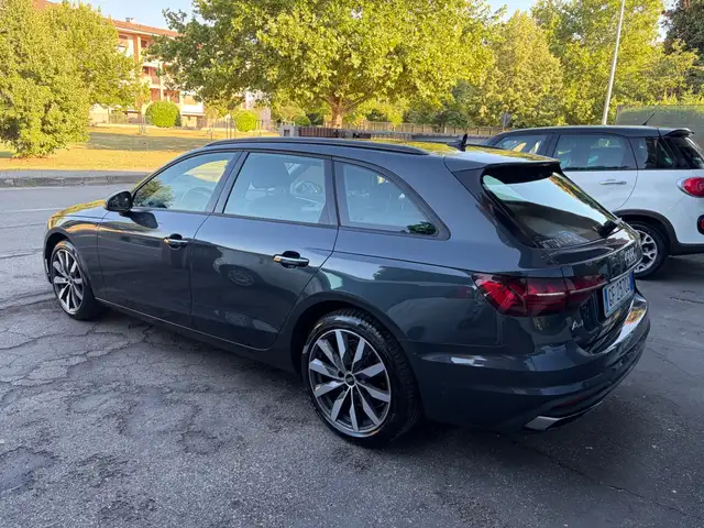 Audi A4 view 5