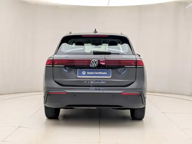 Volkswagen Tiguan view 5