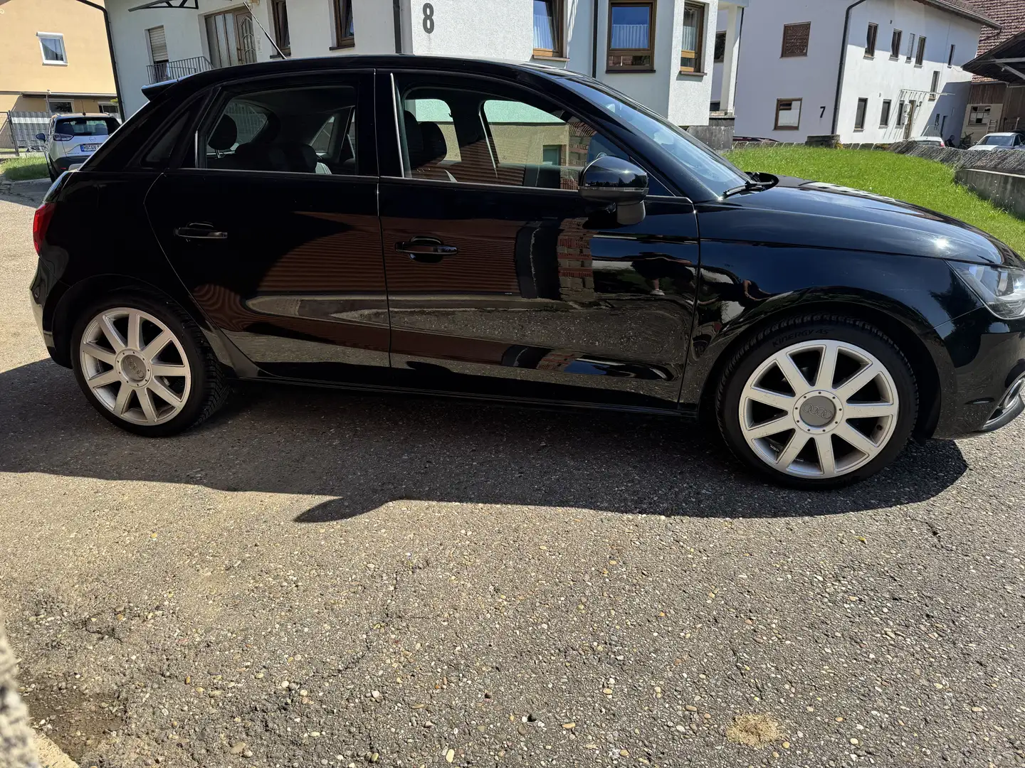Audi A1 attraction Schwarz - 1
