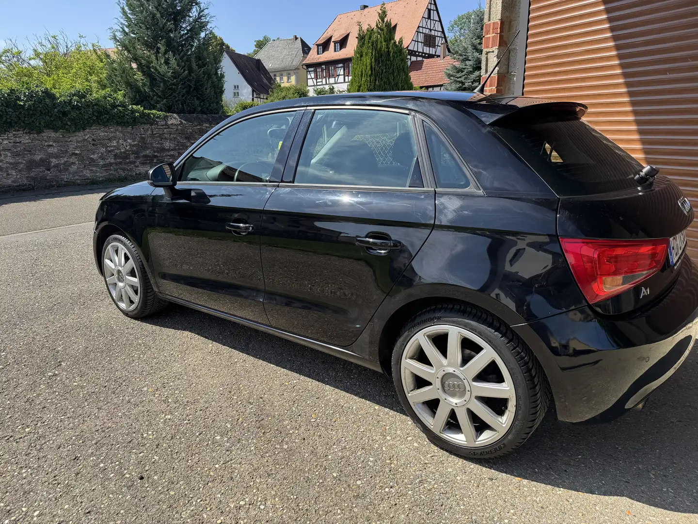 Audi A1 attraction Schwarz - 2