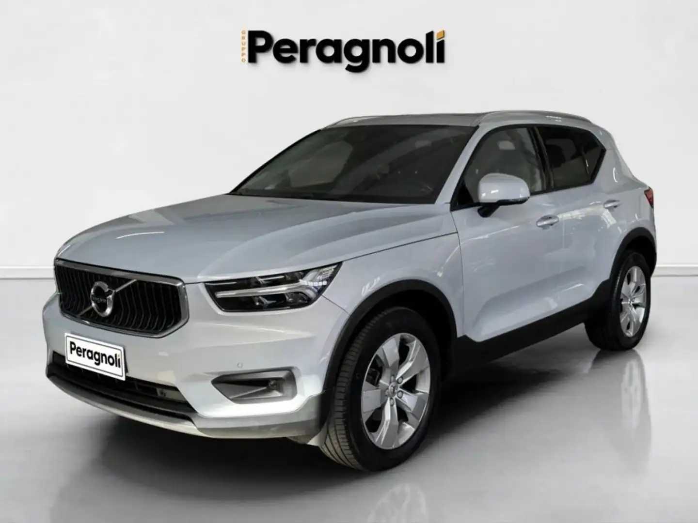 Volvo XC40 D3 MOMENTUM MANUALE Argento - 1