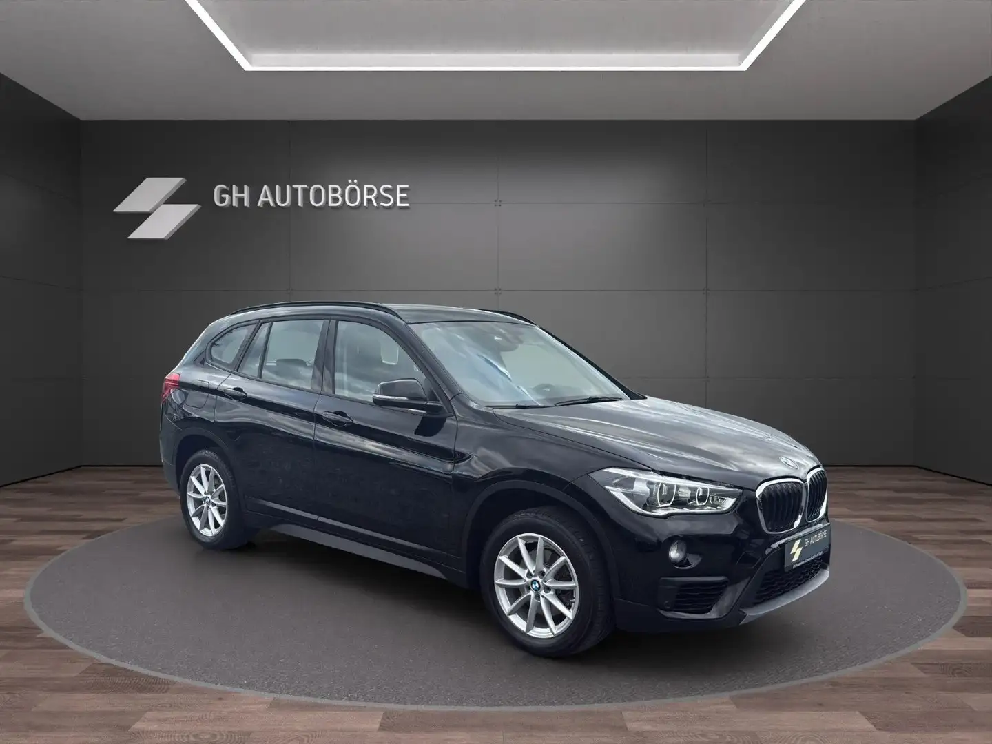 BMW X1 sDrive 18 i Advantage Sport AT LEDIR-KAMERA Schwarz - 2