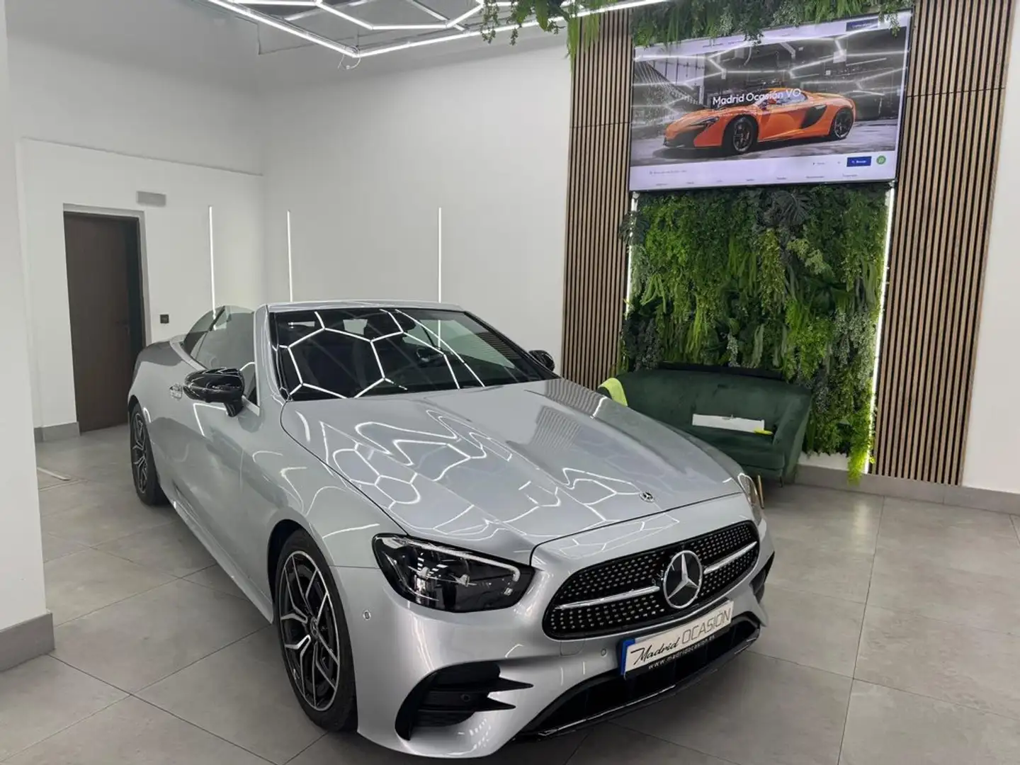 Mercedes-Benz E 220 d Cabrio Grau - 1